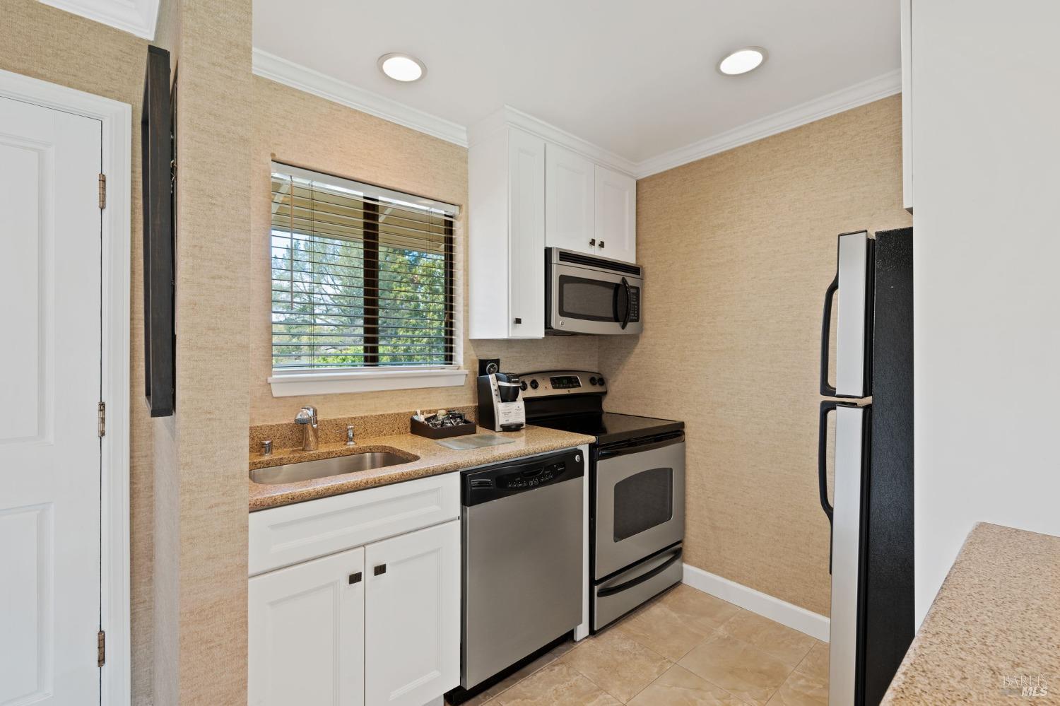 Detail Gallery Image 9 of 42 For 684 Cottage Dr, Napa,  CA 94558 - 2 Beds | 2 Baths