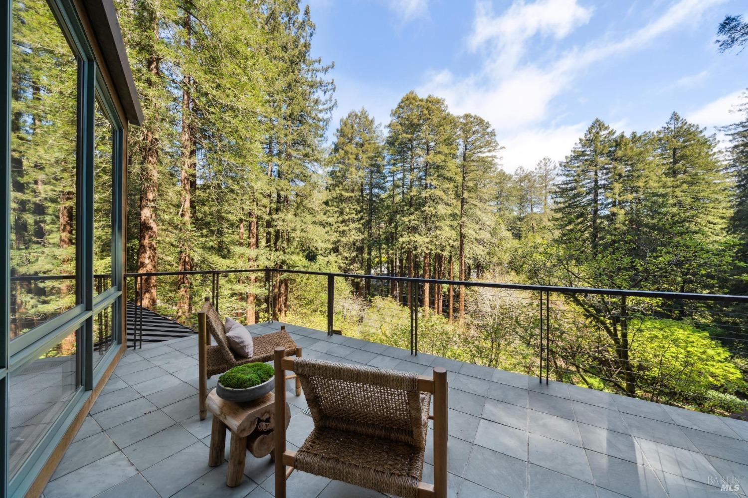 Detail Gallery Image 35 of 69 For 95 Cascade Dr, Mill Valley,  CA 94941 - 5 Beds | 4/1 Baths
