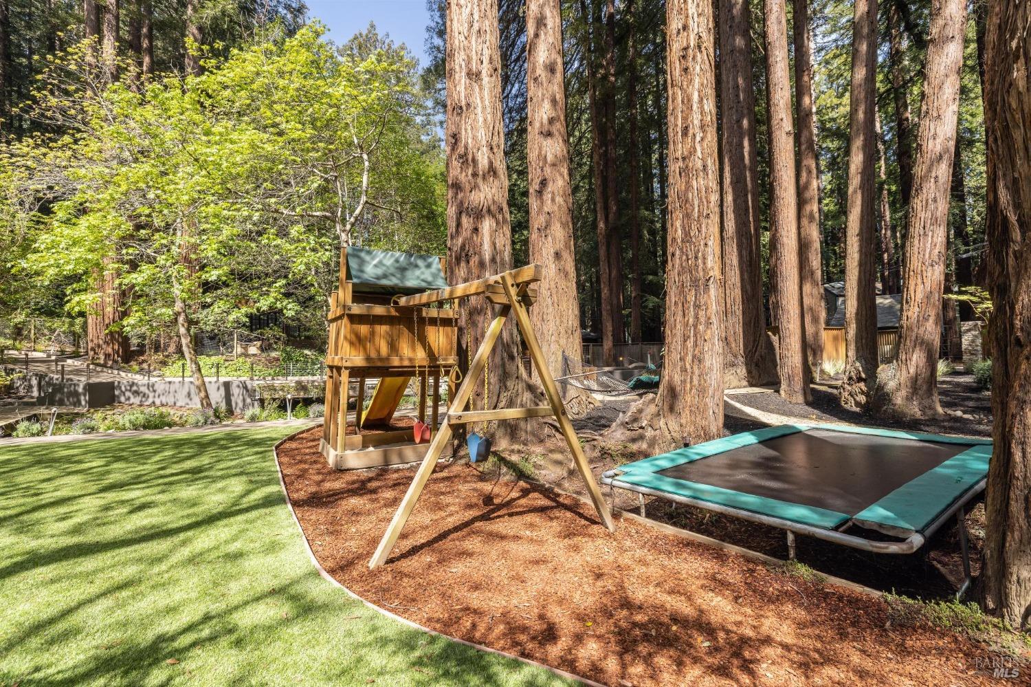 Detail Gallery Image 66 of 69 For 95 Cascade Dr, Mill Valley,  CA 94941 - 5 Beds | 4/1 Baths
