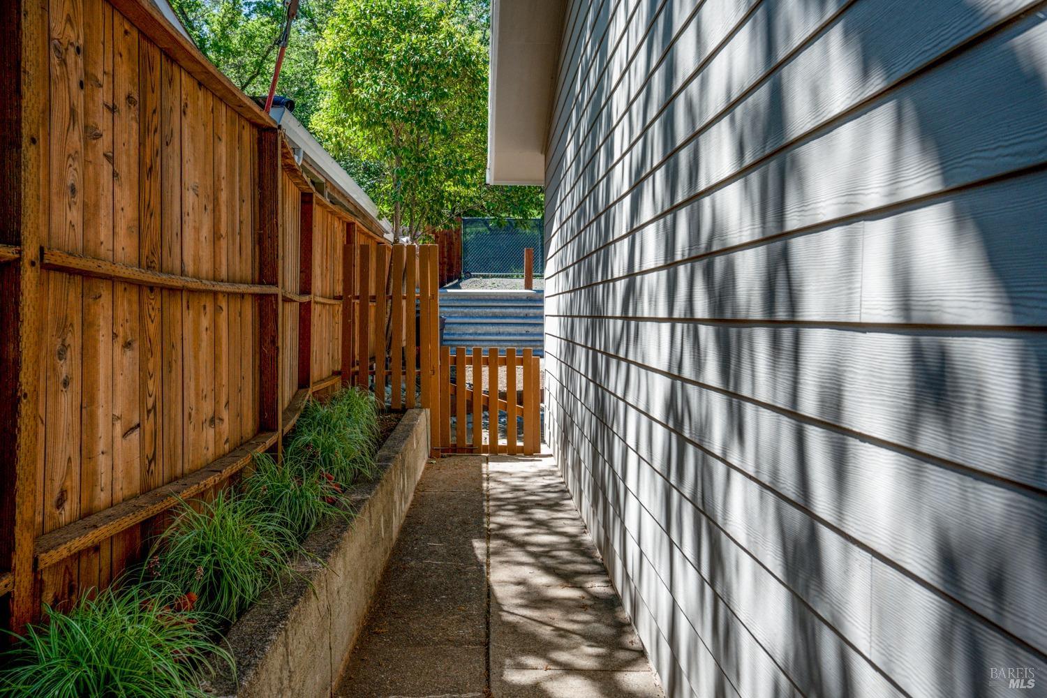 Detail Gallery Image 22 of 24 For 208 Rosemary Ln, Ukiah,  CA 95482 - 4 Beds | 2 Baths