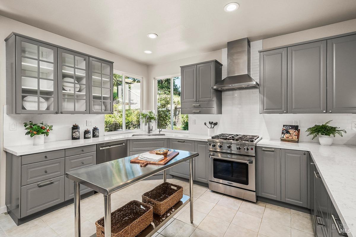 Detail Gallery Image 13 of 51 For 51 Ferdinand Way, Novato,  CA 94949 - 3 Beds | 2 Baths