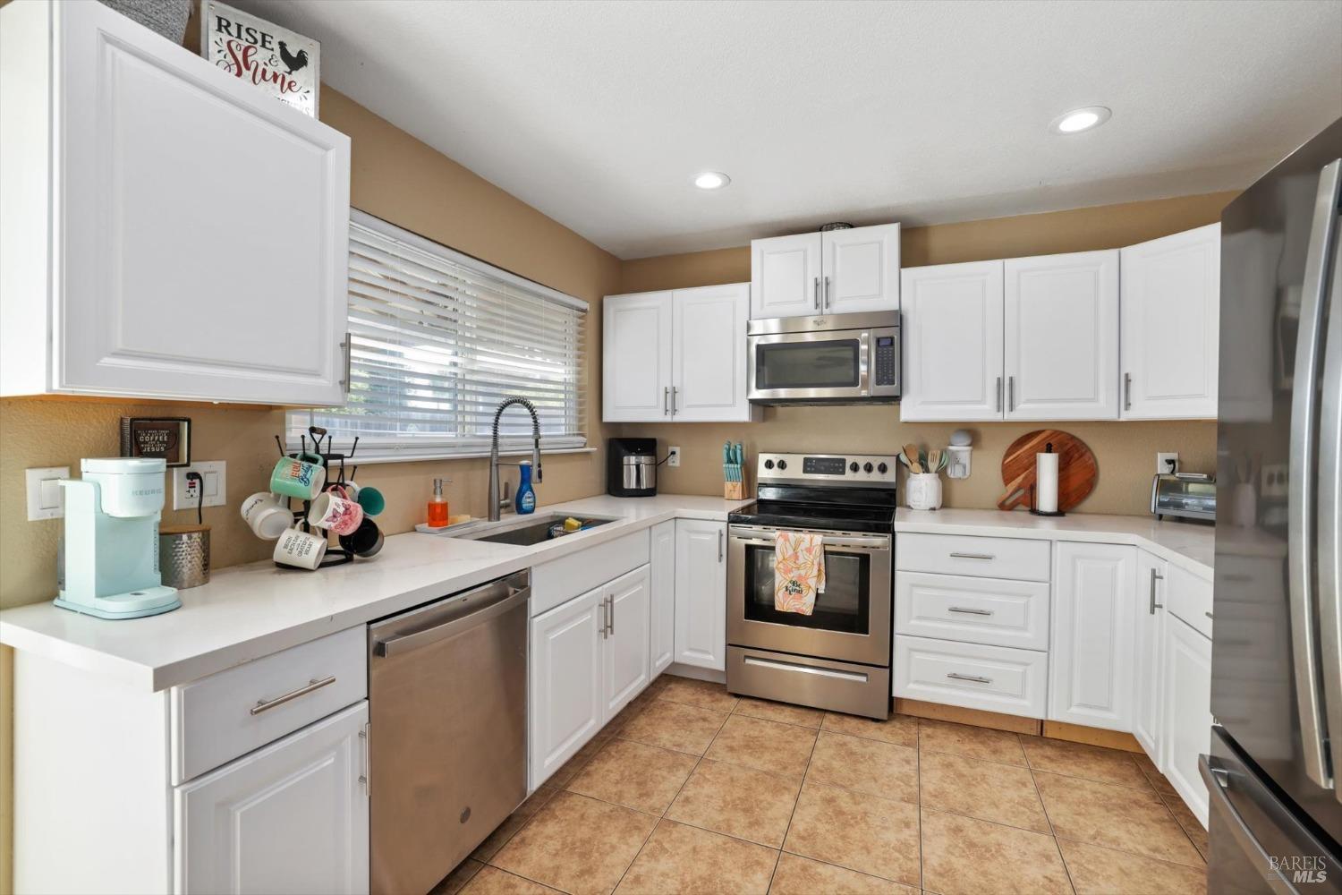 Detail Gallery Image 15 of 34 For 387 Colonial Cir, Vacaville,  CA 95687 - 4 Beds | 2 Baths