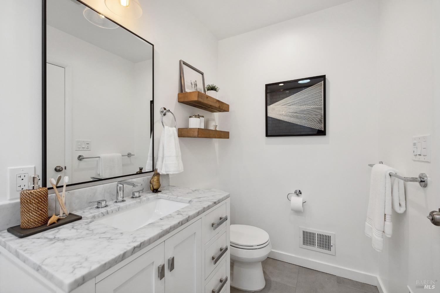 Detail Gallery Image 34 of 58 For 2 Tamal Vista Blvd, Corte Madera,  CA 94925 - 3 Beds | 2/1 Baths