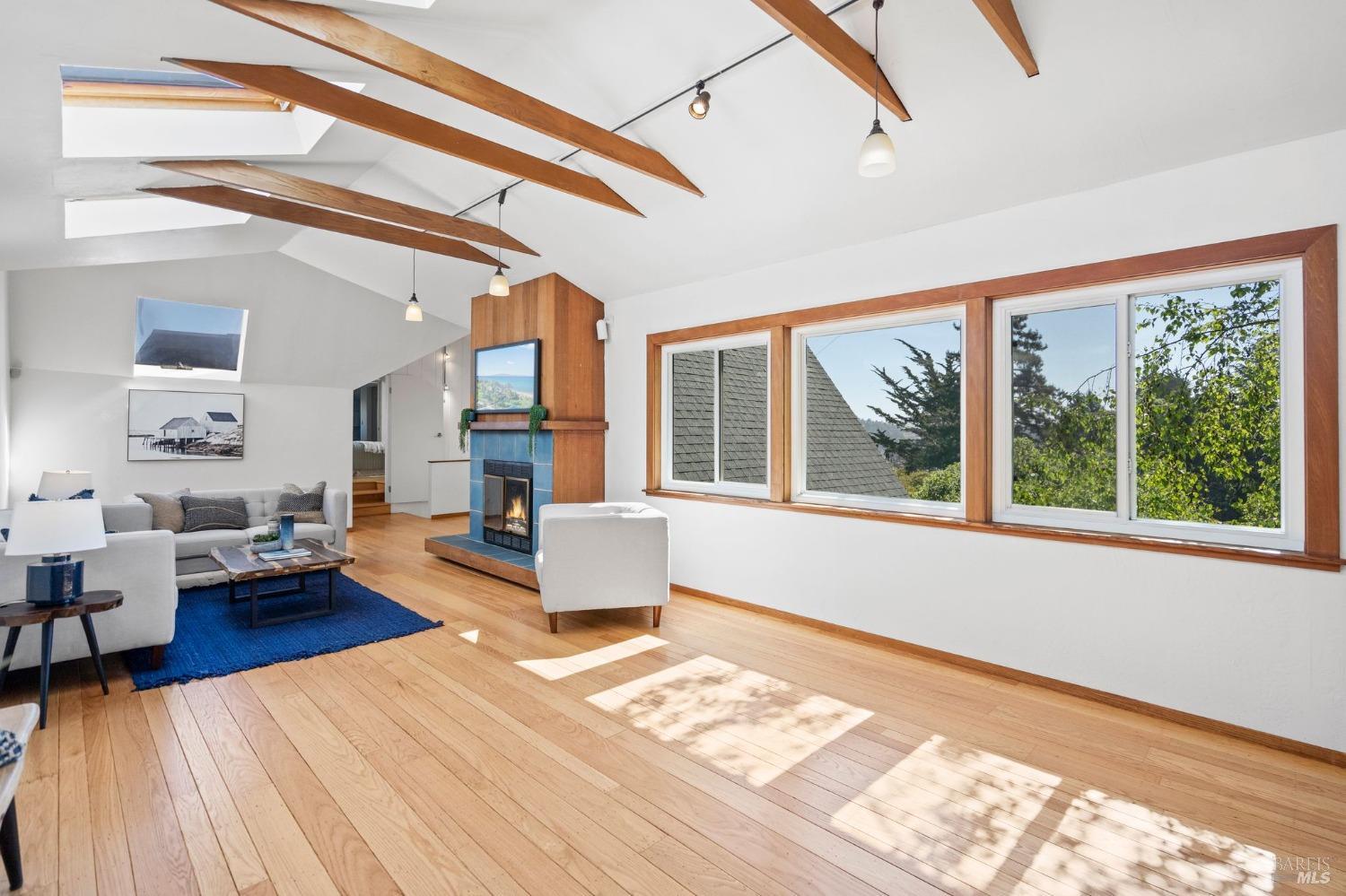 Detail Gallery Image 9 of 58 For 75 Morningsun Ave, Mill Valley,  CA 94941 - 4 Beds | 4 Baths