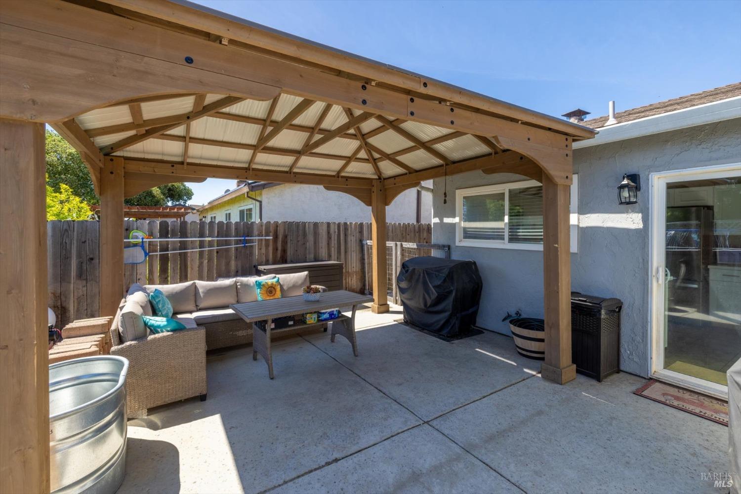 Detail Gallery Image 16 of 34 For 387 Colonial Cir, Vacaville,  CA 95687 - 4 Beds | 2 Baths
