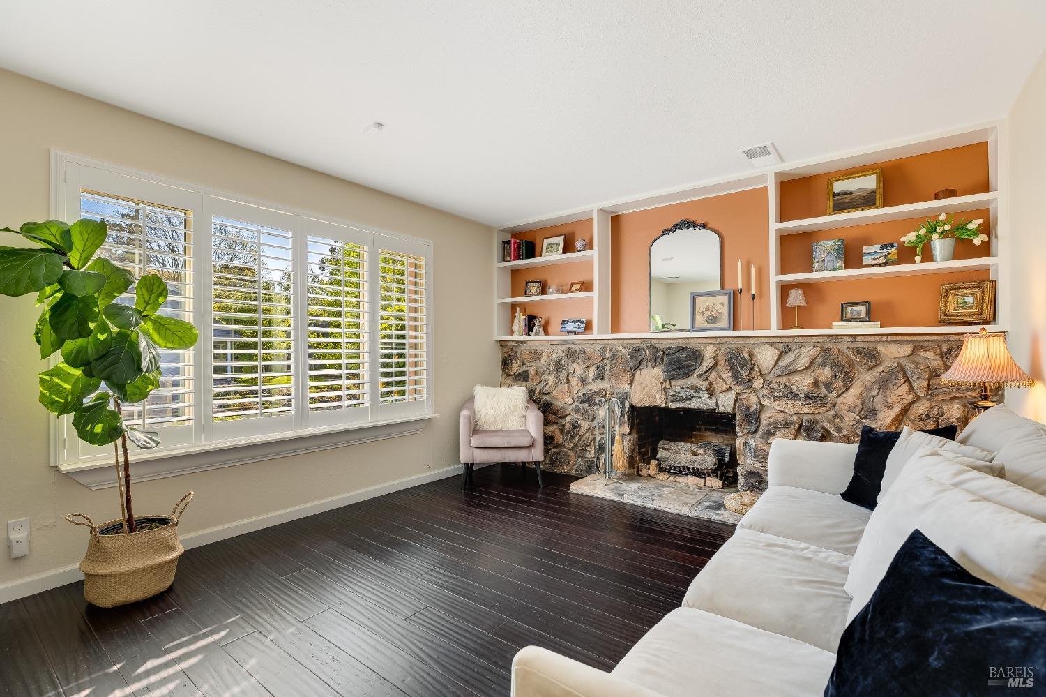 Detail Gallery Image 7 of 54 For 160 Carlisle Way, Benicia,  CA 94510 - 3 Beds | 1/1 Baths
