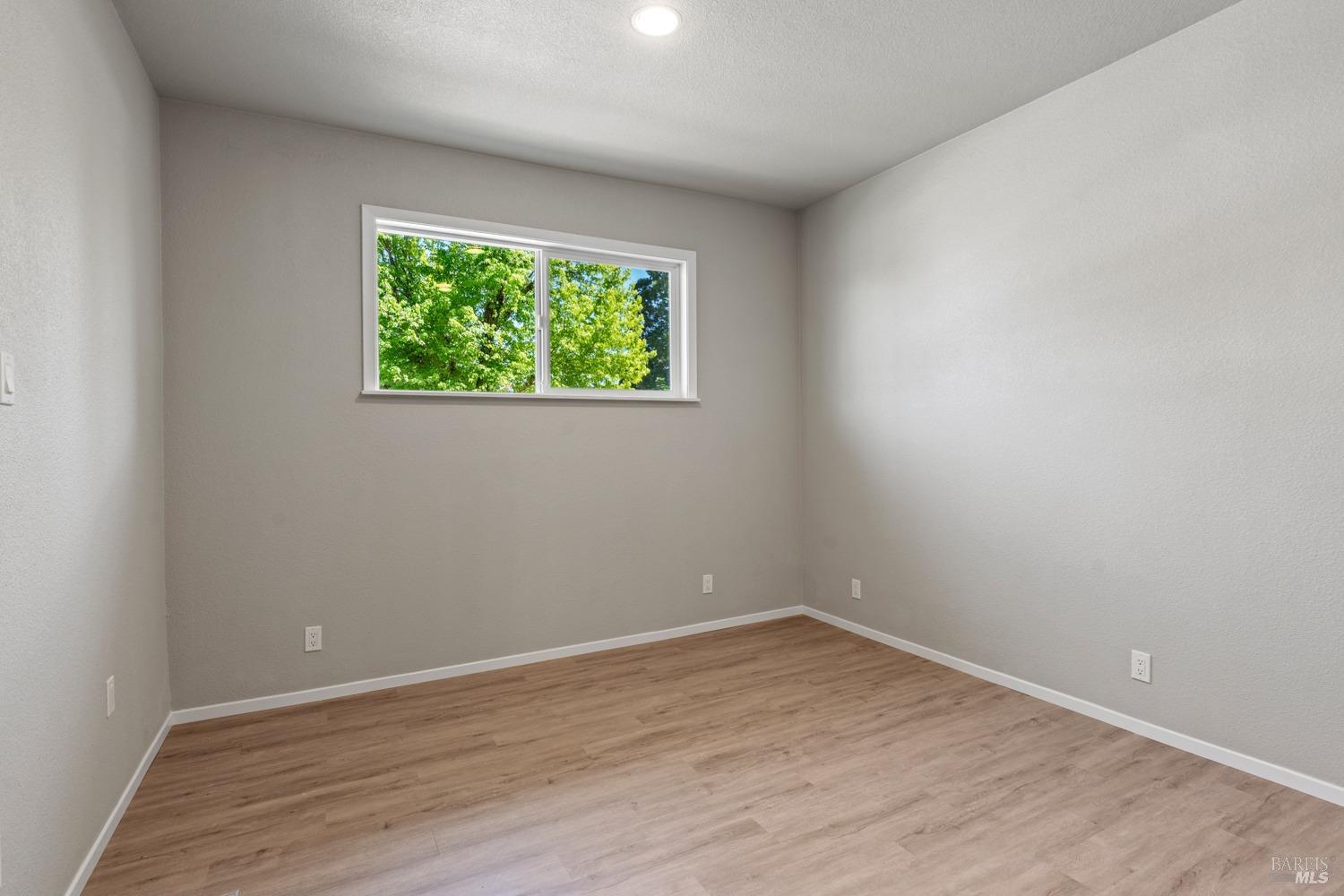 Detail Gallery Image 9 of 24 For 208 Rosemary Ln, Ukiah,  CA 95482 - 4 Beds | 2 Baths