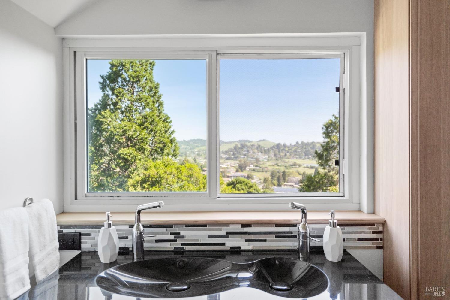 Detail Gallery Image 39 of 58 For 75 Morningsun Ave, Mill Valley,  CA 94941 - 4 Beds | 4 Baths