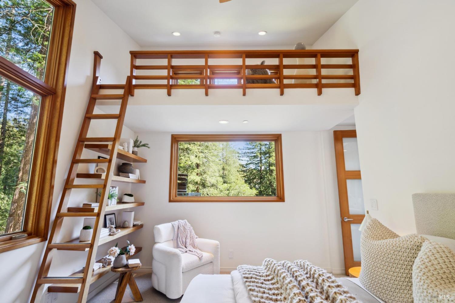 Detail Gallery Image 43 of 69 For 95 Cascade Dr, Mill Valley,  CA 94941 - 5 Beds | 4/1 Baths