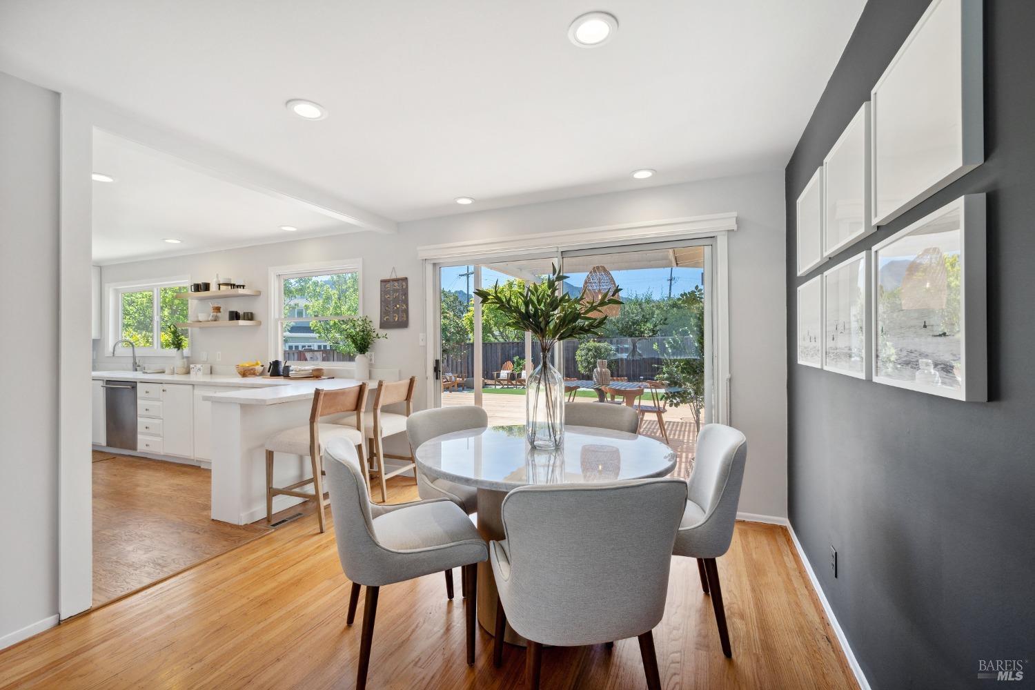 Detail Gallery Image 14 of 58 For 2 Tamal Vista Blvd, Corte Madera,  CA 94925 - 3 Beds | 2/1 Baths
