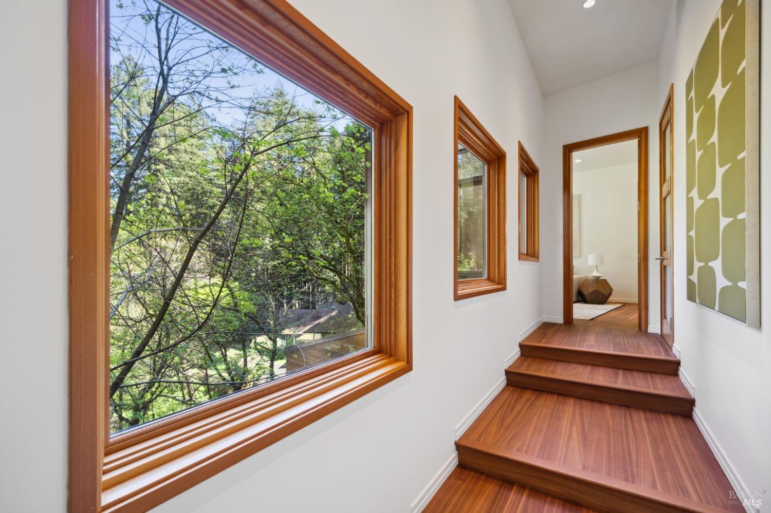 Detail Gallery Image 50 of 69 For 95 Cascade Dr, Mill Valley,  CA 94941 - 5 Beds | 4/1 Baths