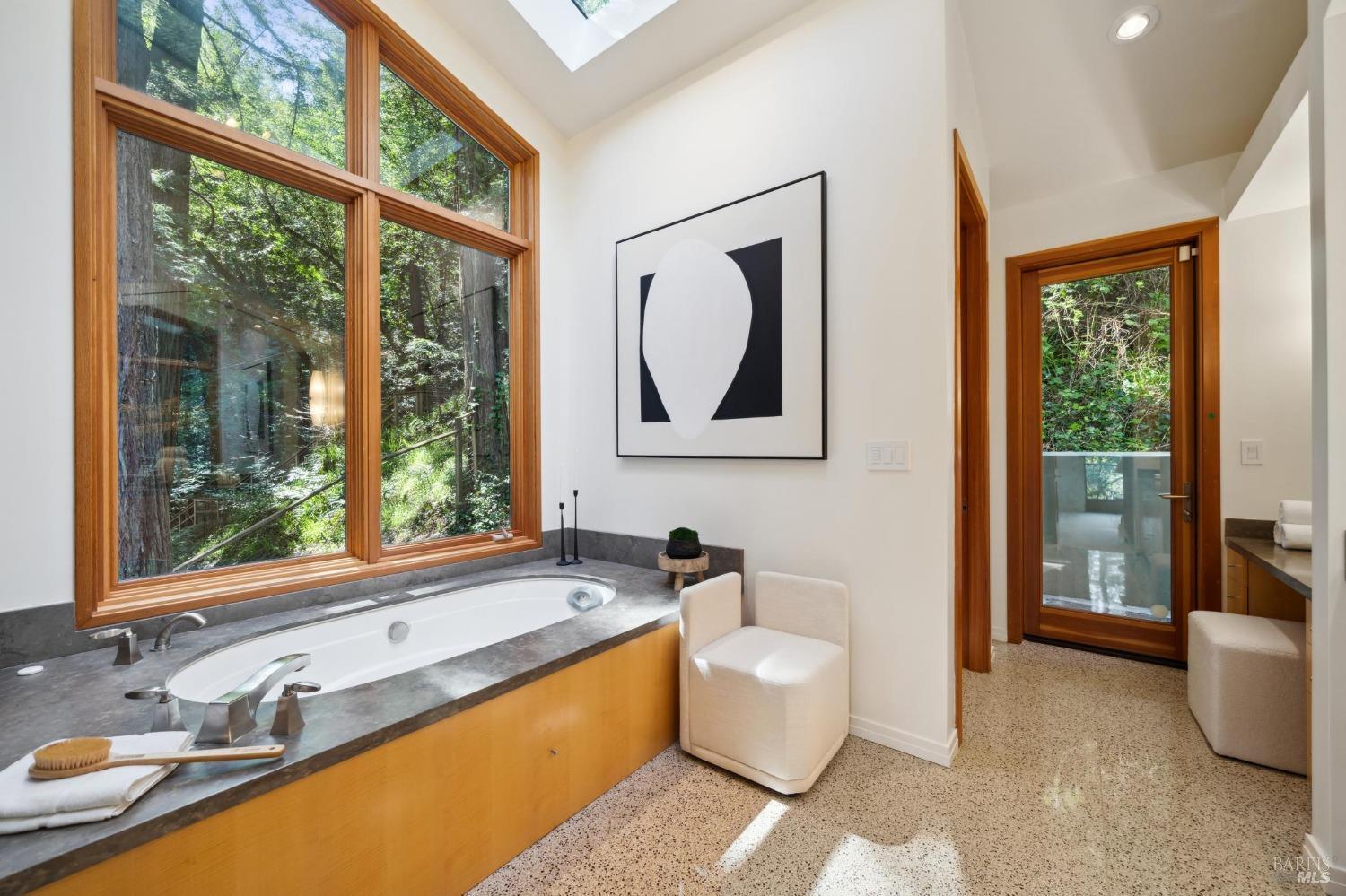 Detail Gallery Image 40 of 69 For 95 Cascade Dr, Mill Valley,  CA 94941 - 5 Beds | 4/1 Baths
