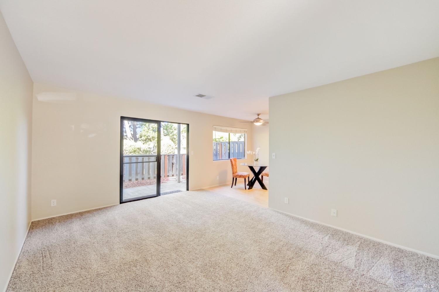Detail Gallery Image 5 of 35 For 900 Cambridge Dr #137,  Benicia,  CA 94510 - 1 Beds | 1 Baths