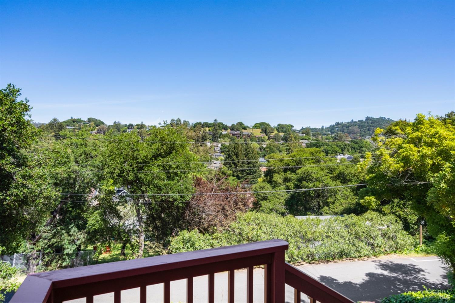 Detail Gallery Image 2 of 23 For 163 Terrace Ave, San Rafael,  CA 94901 - 2 Beds | 1 Baths