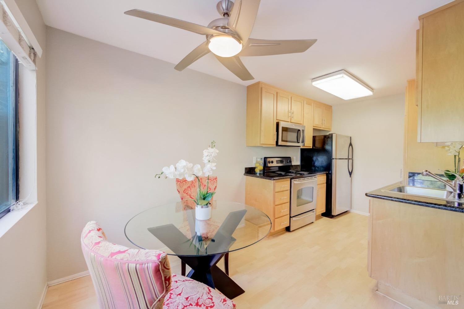 Detail Gallery Image 9 of 35 For 900 Cambridge Dr #137,  Benicia,  CA 94510 - 1 Beds | 1 Baths