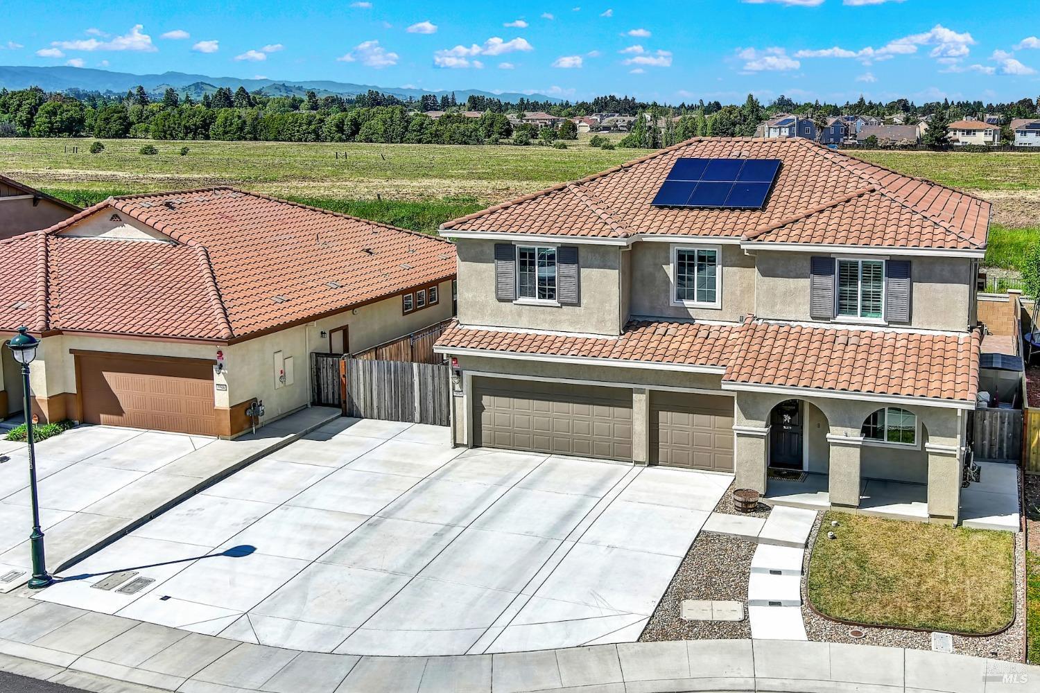 Detail Gallery Image 2 of 50 For 6054 Tristen Ct, Vacaville,  CA 95687 - 5 Beds | 3 Baths