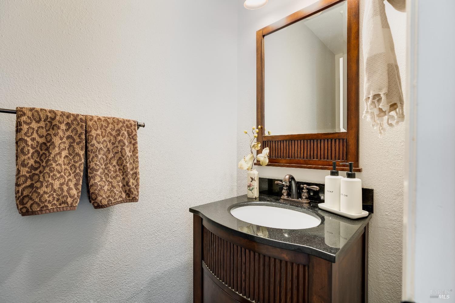Detail Gallery Image 10 of 54 For 160 Carlisle Way, Benicia,  CA 94510 - 3 Beds | 1/1 Baths