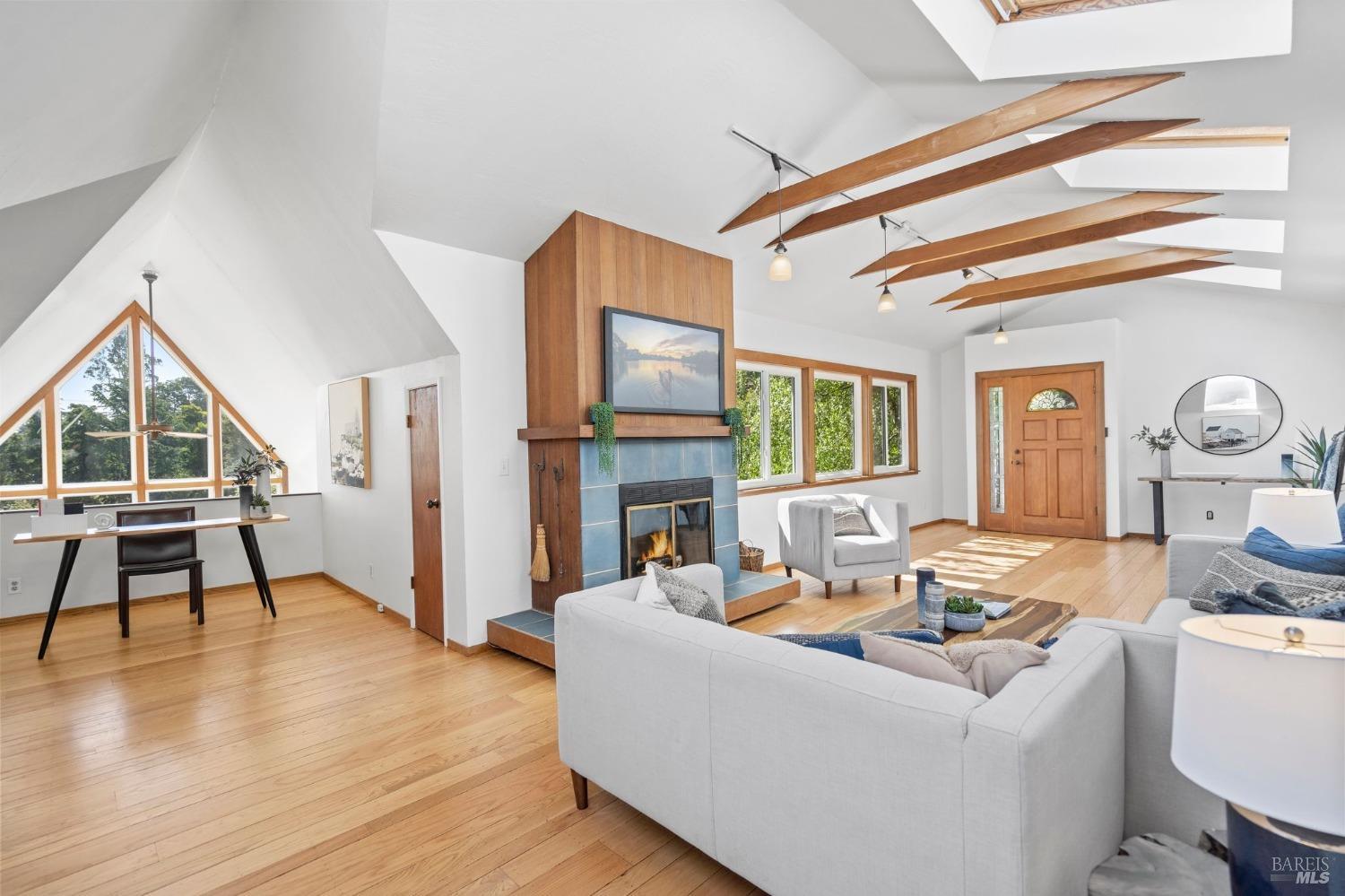 Detail Gallery Image 8 of 58 For 75 Morningsun Ave, Mill Valley,  CA 94941 - 4 Beds | 4 Baths