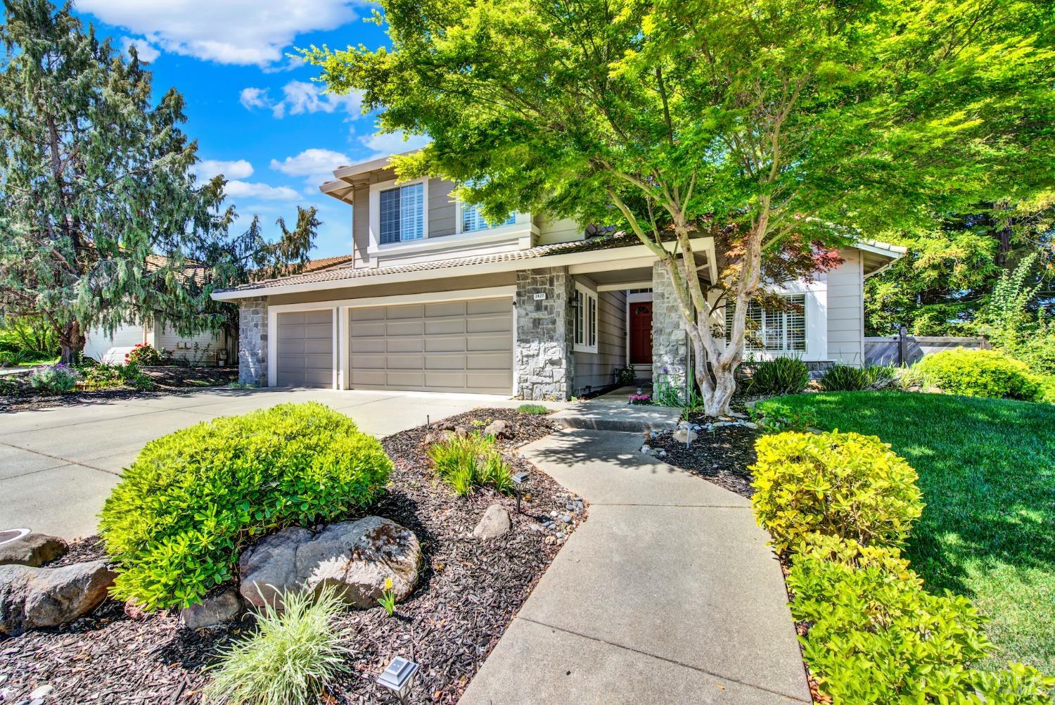 Detail Gallery Image 2 of 99 For 2427 Las Hadas Ct, Fairfield,  CA 94534 - 4 Beds | 2/1 Baths