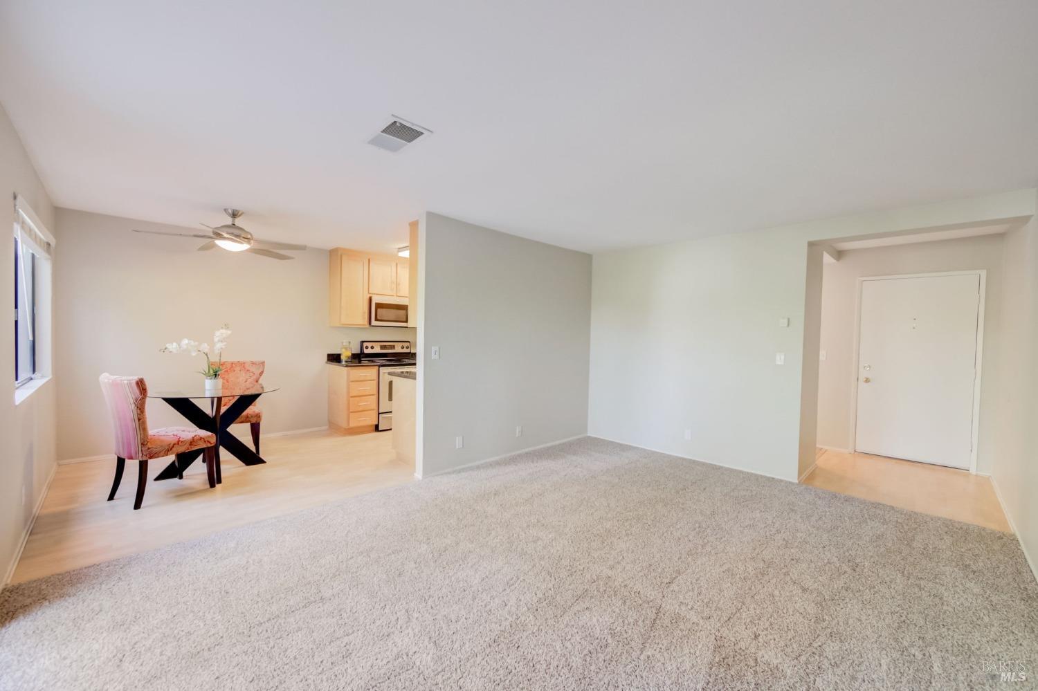 Detail Gallery Image 6 of 35 For 900 Cambridge Dr #137,  Benicia,  CA 94510 - 1 Beds | 1 Baths