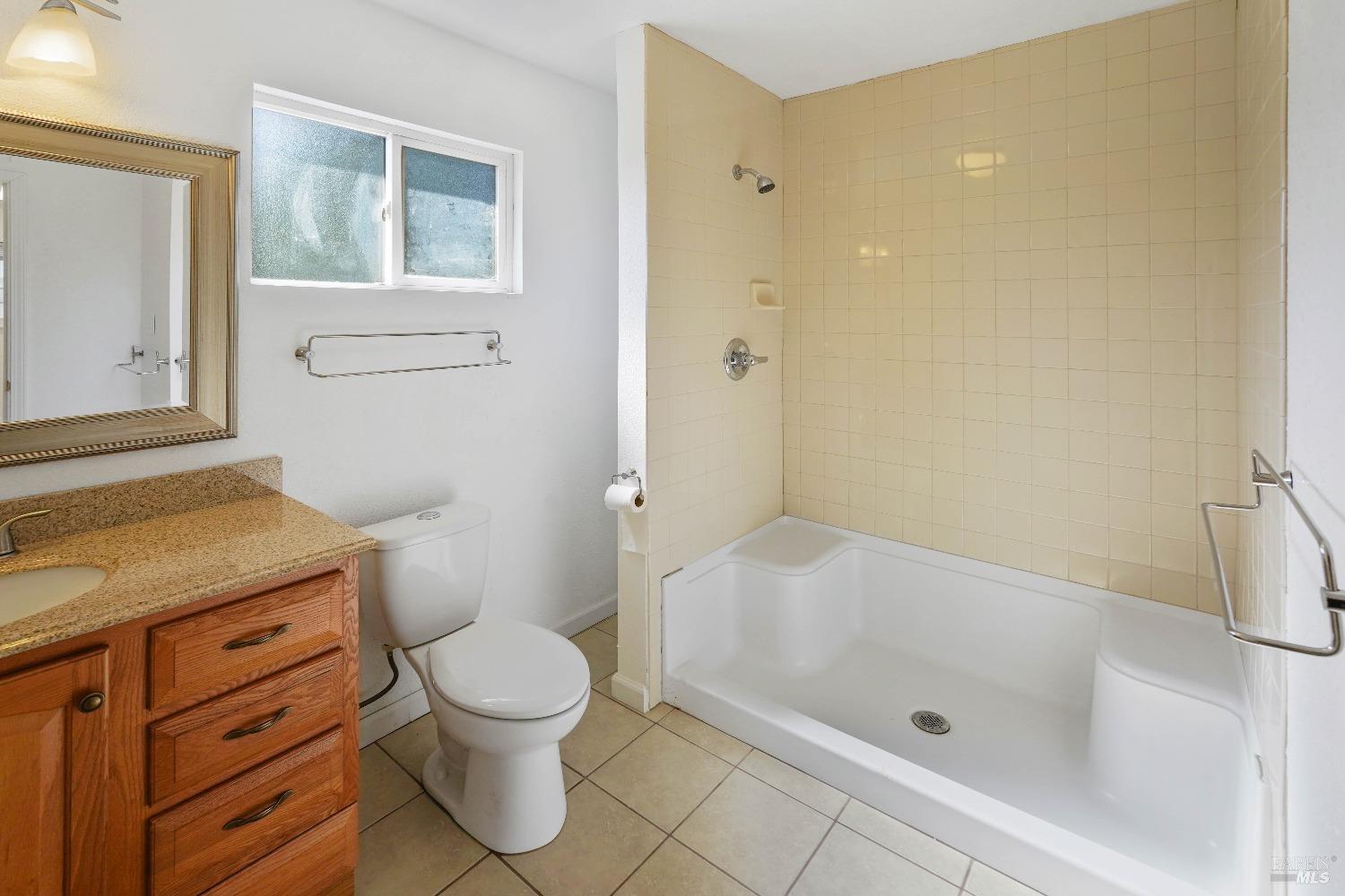 Detail Gallery Image 11 of 22 For 1401 Harrison St, Fairfield,  CA 94533 - 2 Beds | 2 Baths
