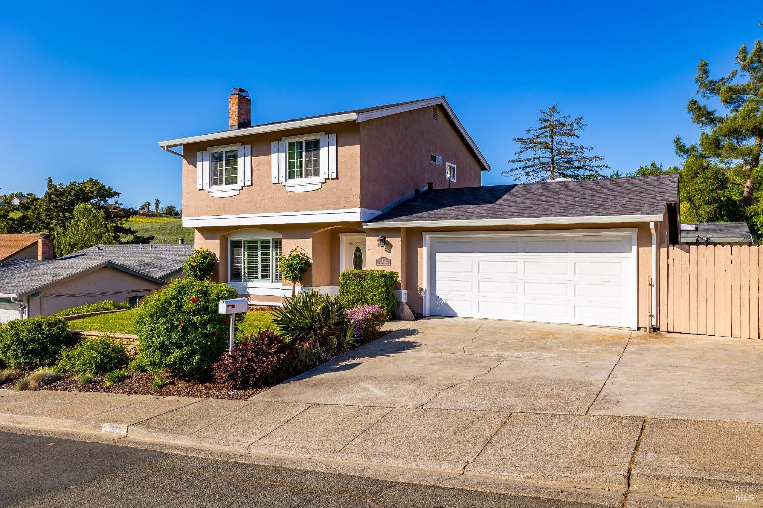 Detail Gallery Image 2 of 54 For 160 Carlisle Way, Benicia,  CA 94510 - 3 Beds | 1/1 Baths