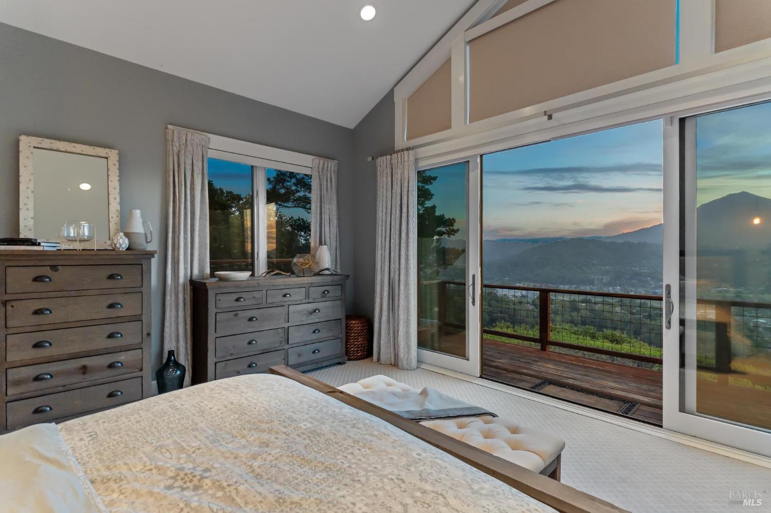 Detail Gallery Image 8 of 53 For 425 Vista Grande Unkn, Greenbrae,  CA 94904 - 4 Beds | 3 Baths