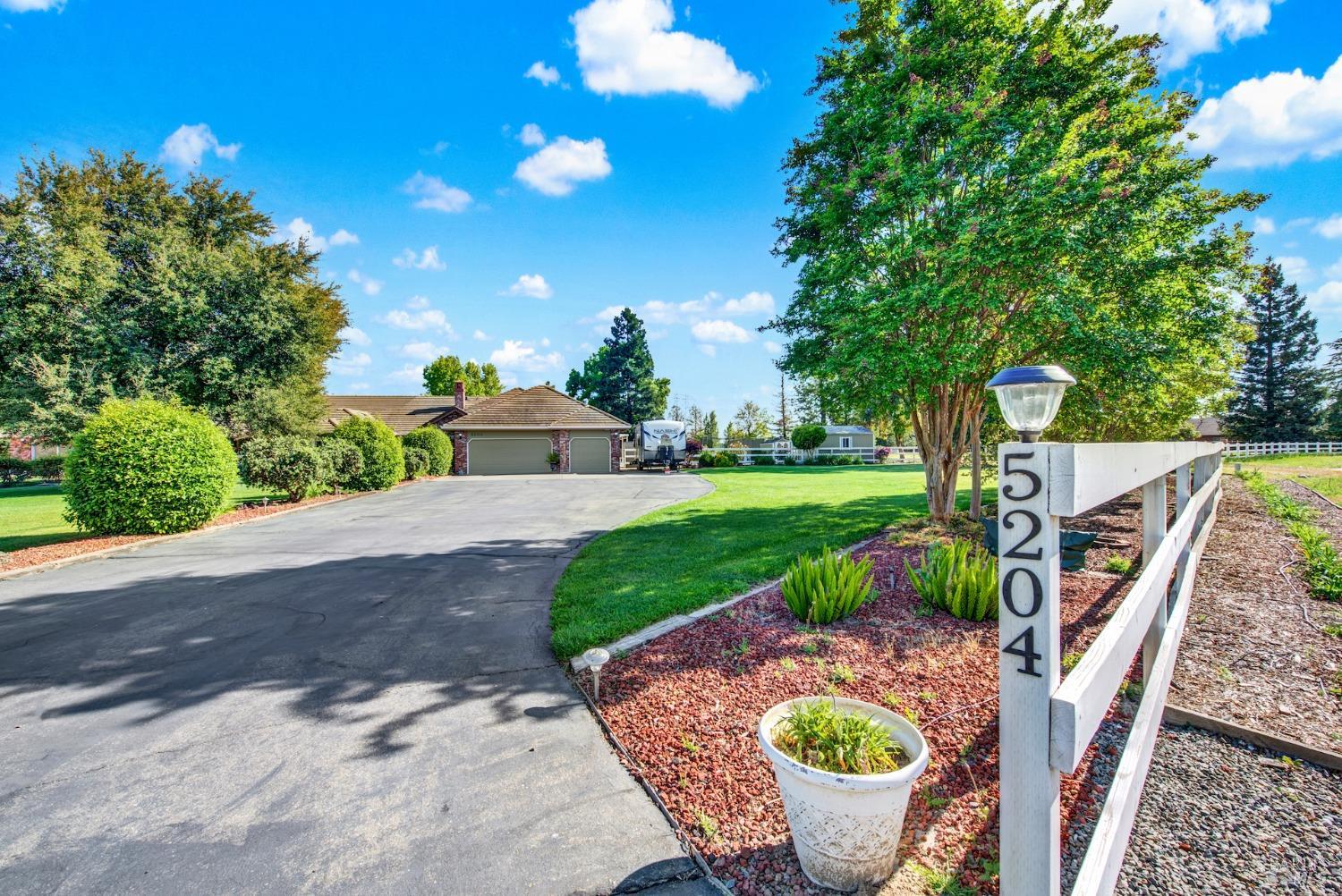 Detail Gallery Image 6 of 99 For 5202 Winding Way, Vacaville,  CA 95688 - 3 Beds | 2/1 Baths