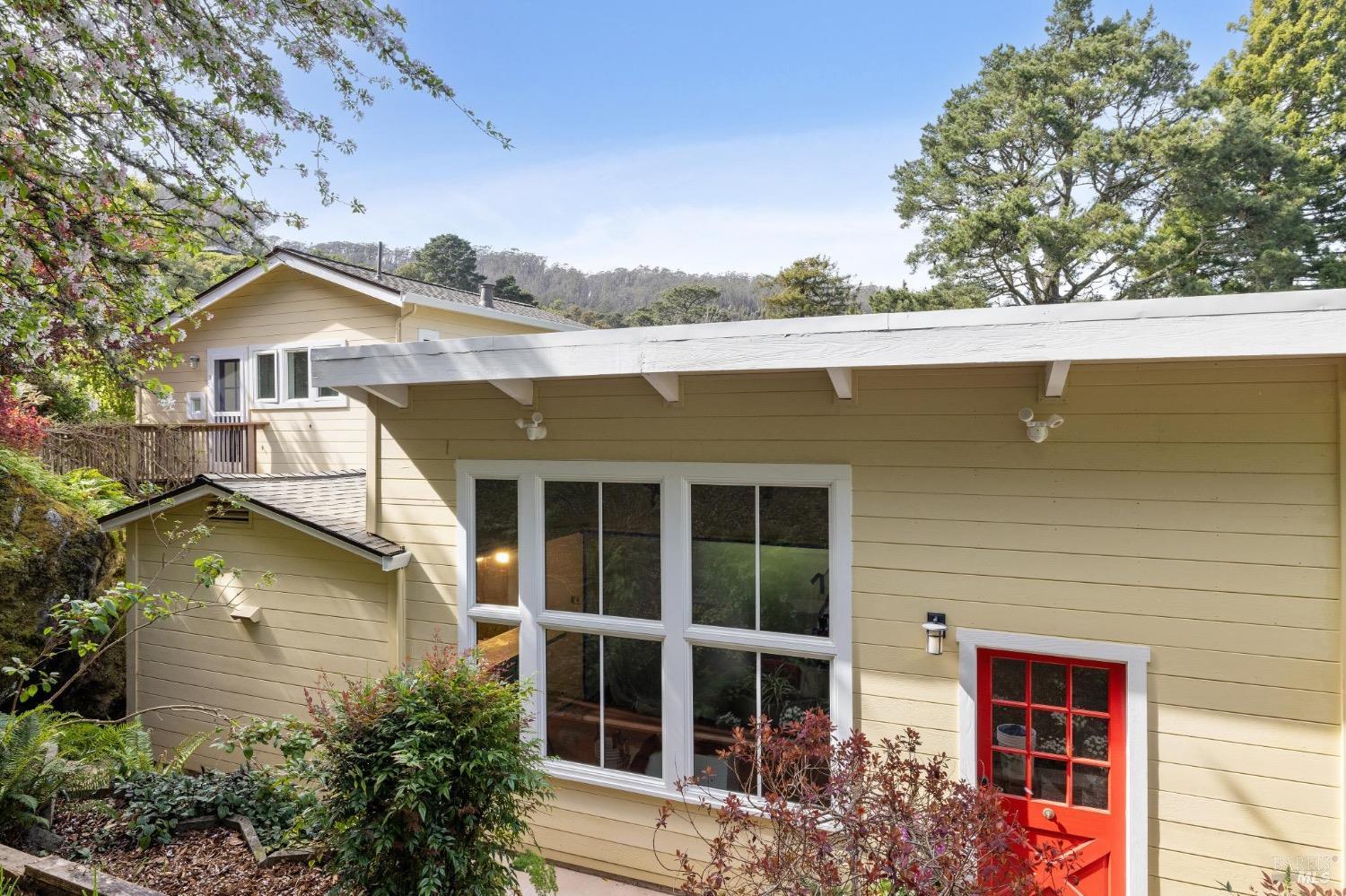 Detail Gallery Image 26 of 41 For 575 Marin Ave, Mill Valley,  CA 94941 - 4 Beds | 2 Baths