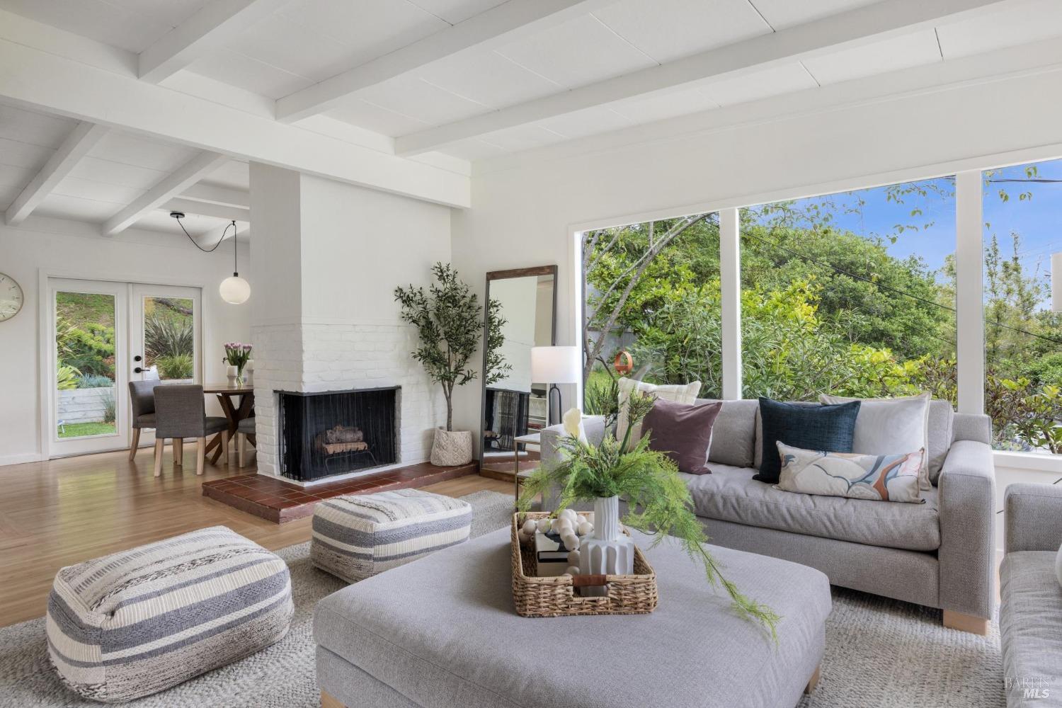 Detail Gallery Image 4 of 53 For 485 Montecito Dr, Corte Madera,  CA 94925 - 4 Beds | 2 Baths