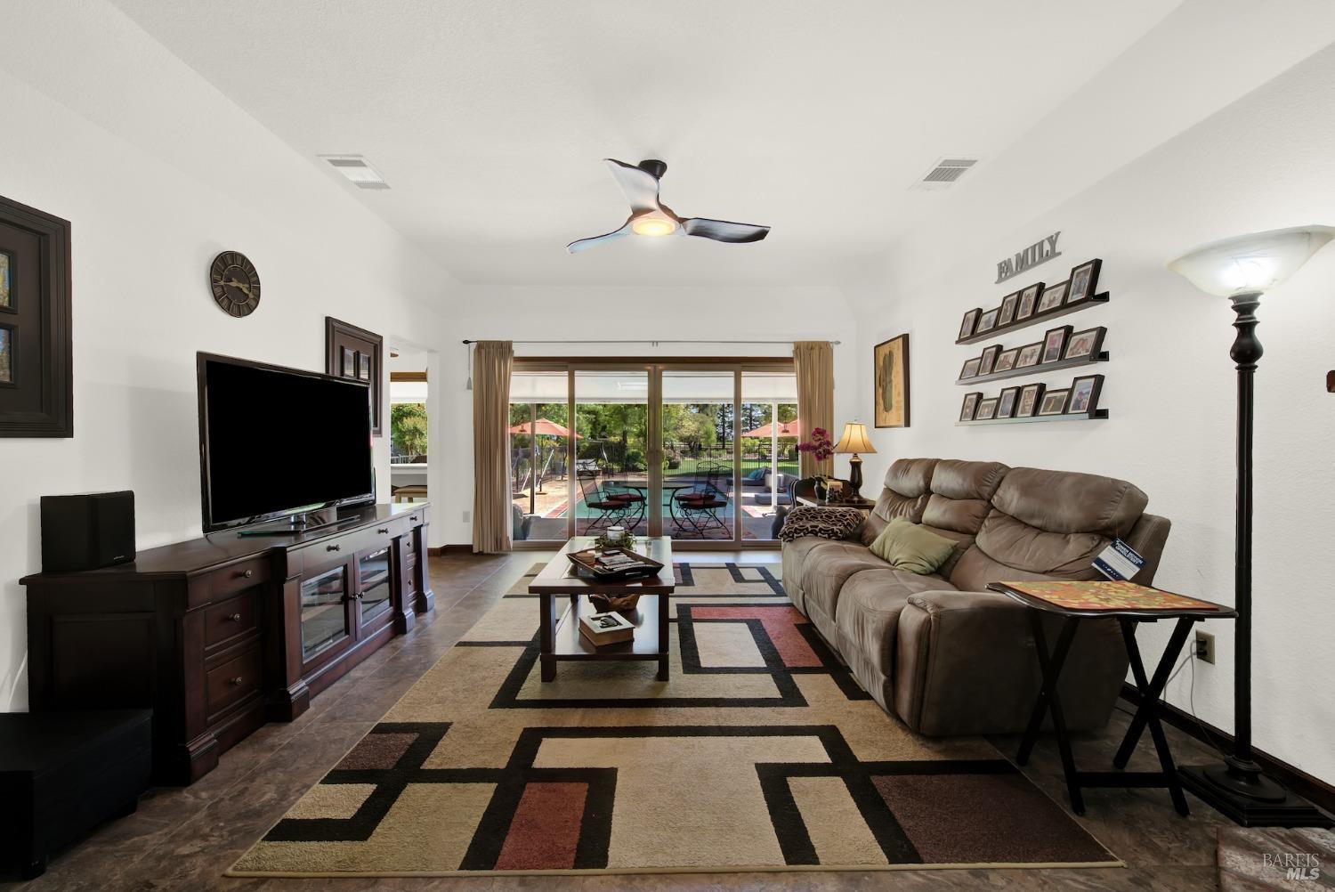 Detail Gallery Image 21 of 99 For 5202 Winding Way, Vacaville,  CA 95688 - 3 Beds | 2/1 Baths