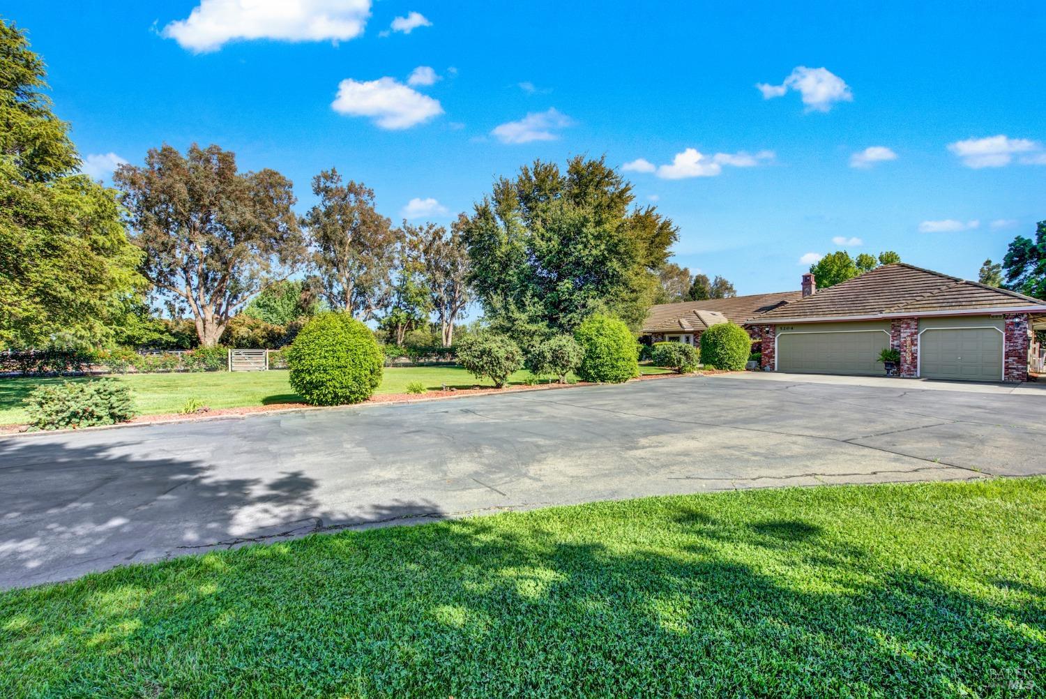Detail Gallery Image 11 of 99 For 5202 Winding Way, Vacaville,  CA 95688 - 3 Beds | 2/1 Baths