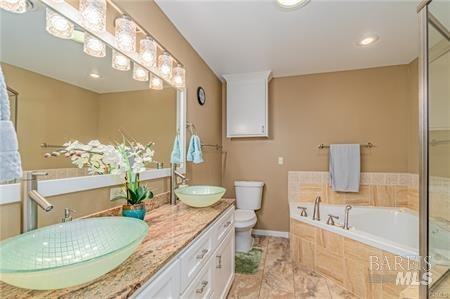 Detail Gallery Image 22 of 38 For 13801 Lakeshore Dr, Clearlake,  CA 95422 - 3 Beds | 2 Baths