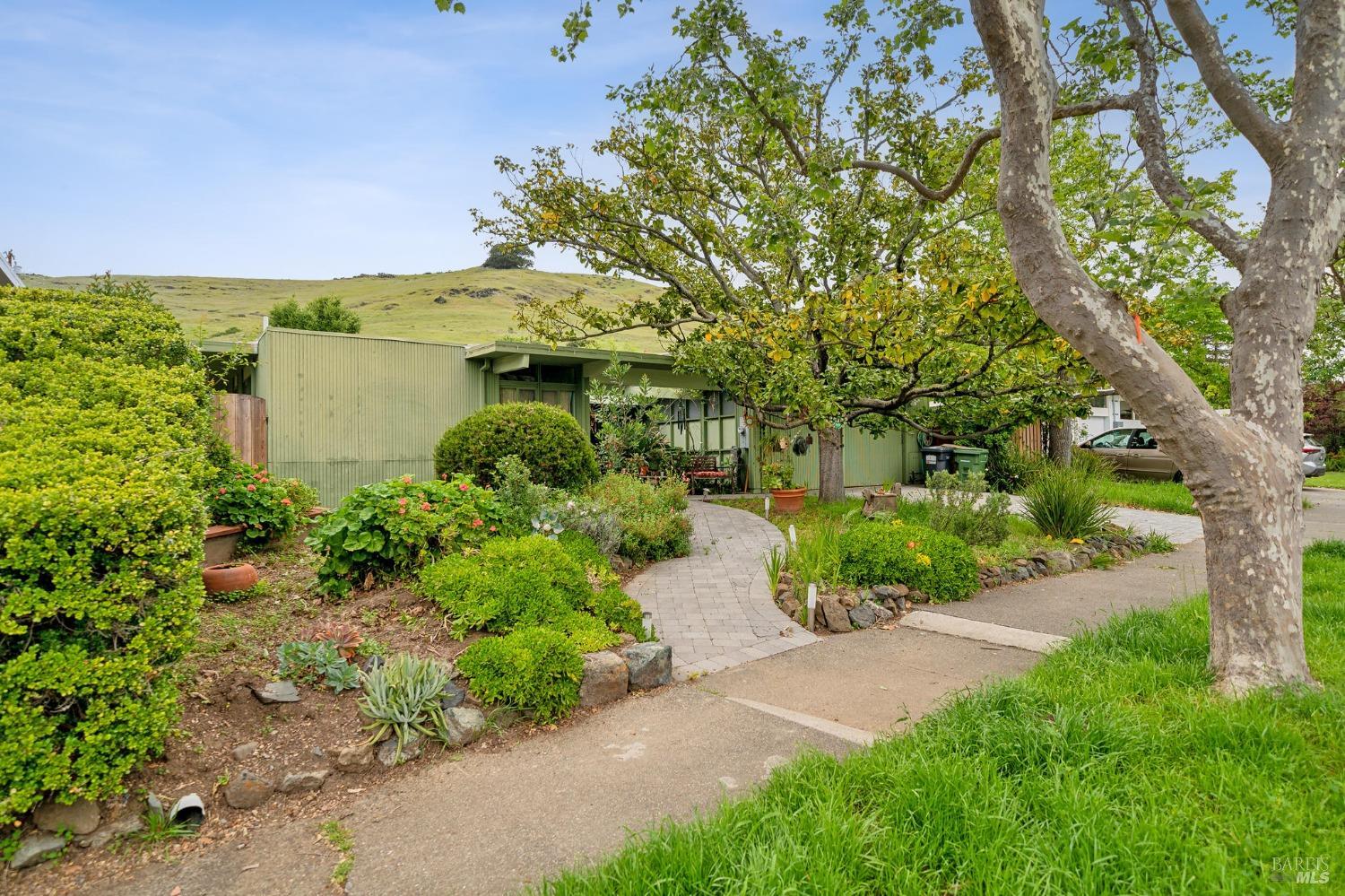 Eichler Alert!  4B/2B home. Without question, the best value in Marin County!!!!  Ready for immediat