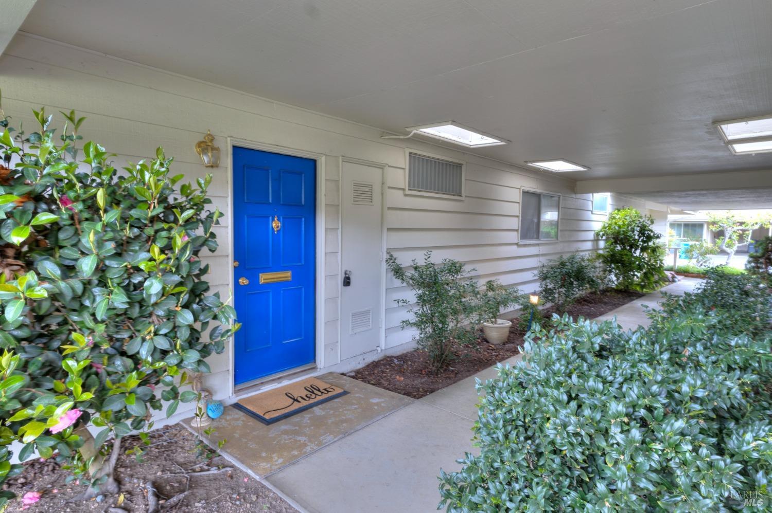 Detail Gallery Image 2 of 24 For 23 Valley Green St, Santa Rosa,  CA 95409 - 2 Beds | 2 Baths