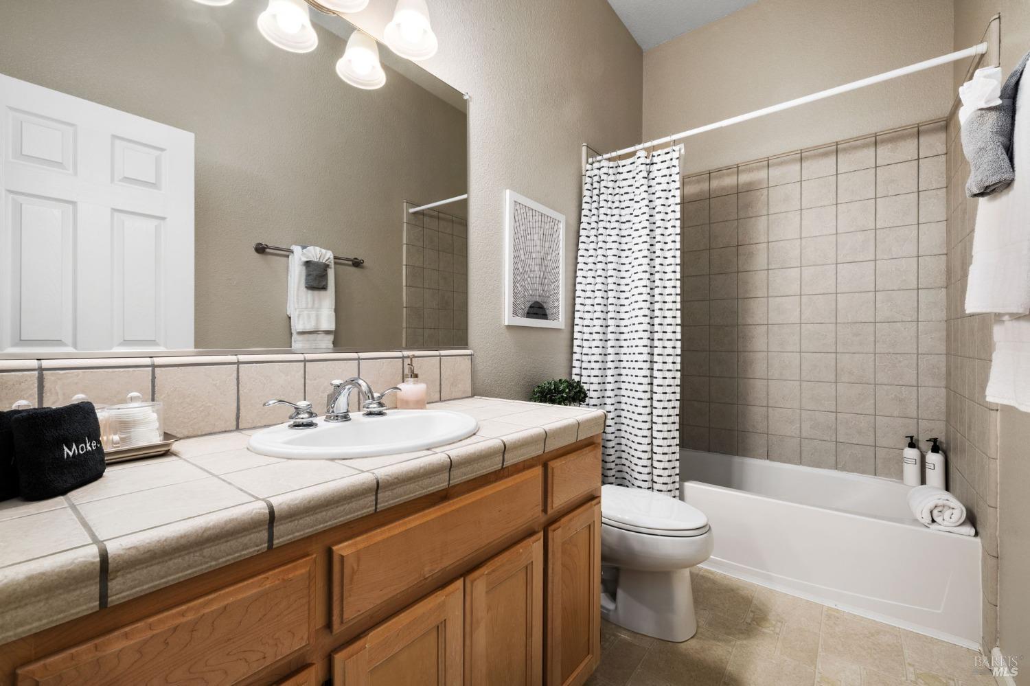 Detail Gallery Image 22 of 34 For 8101 Luisa Way, Windsor,  CA 95492 - 3 Beds | 2 Baths