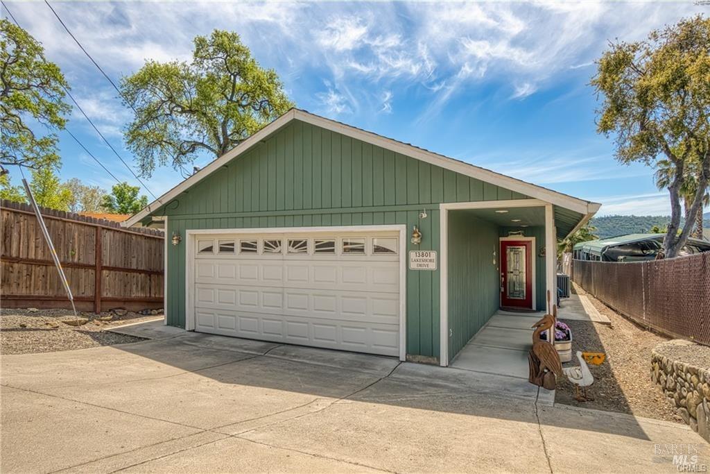 Photo of 13801 Lakeshore Dr in Clearlake, CA