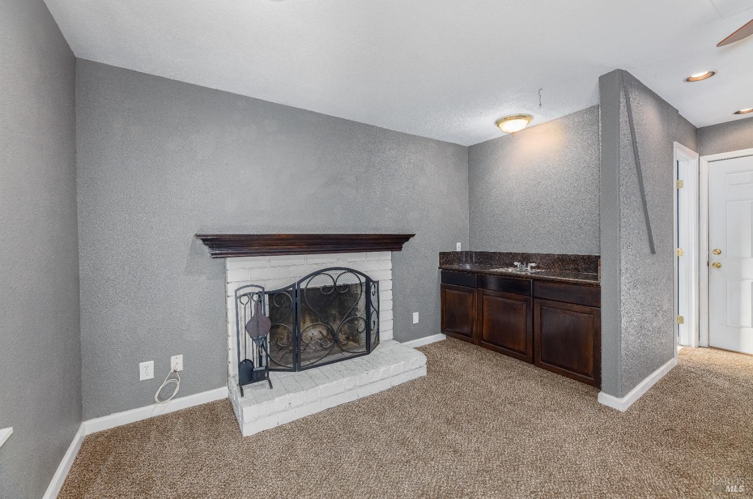 Detail Gallery Image 16 of 34 For 142 Lakehurst Dr, Vacaville,  CA 95687 - 4 Beds | 2/1 Baths
