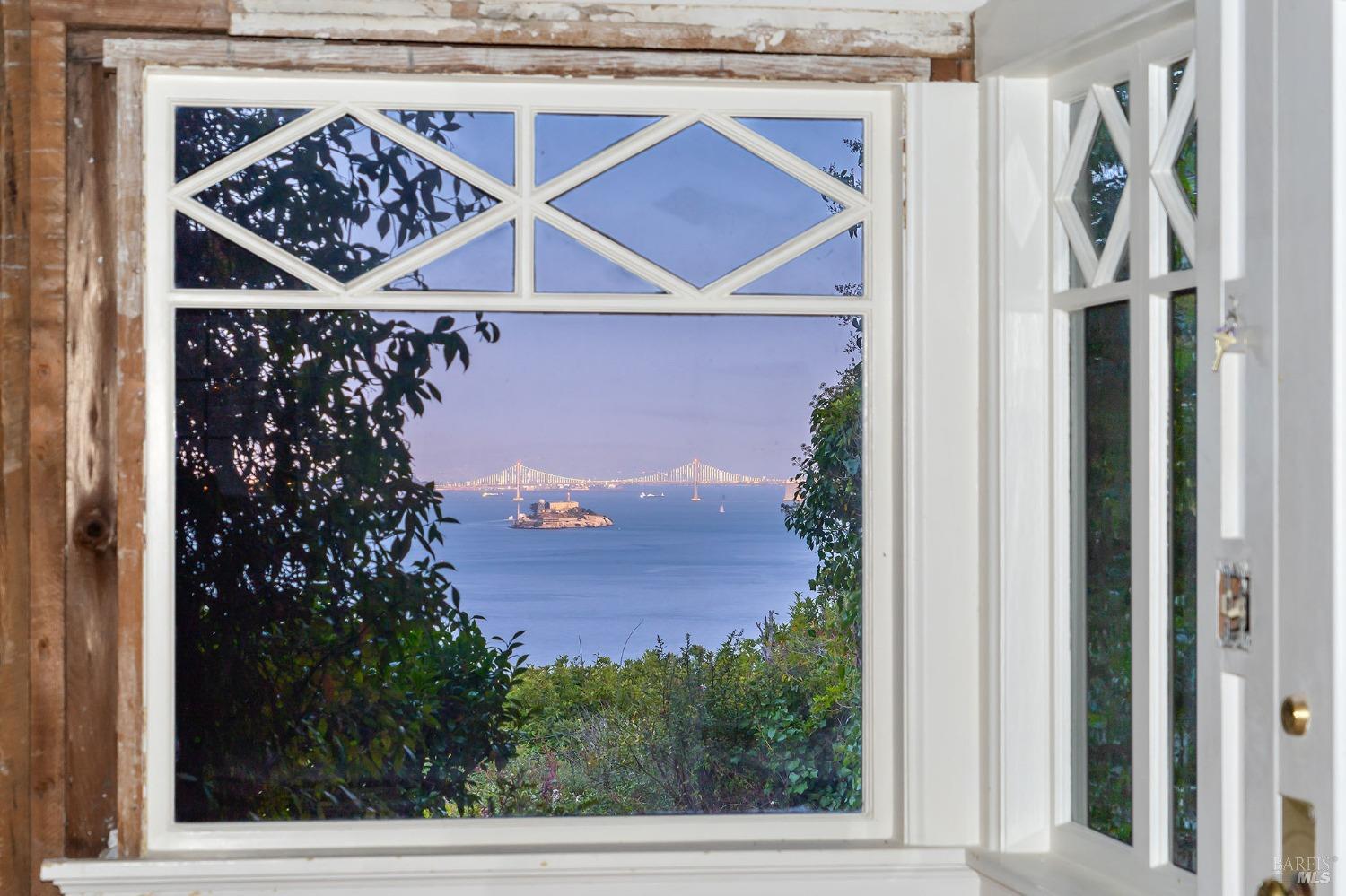Detail Gallery Image 11 of 50 For 19 Prospect Ave, Sausalito,  CA 94965 - 4 Beds | 3/1 Baths