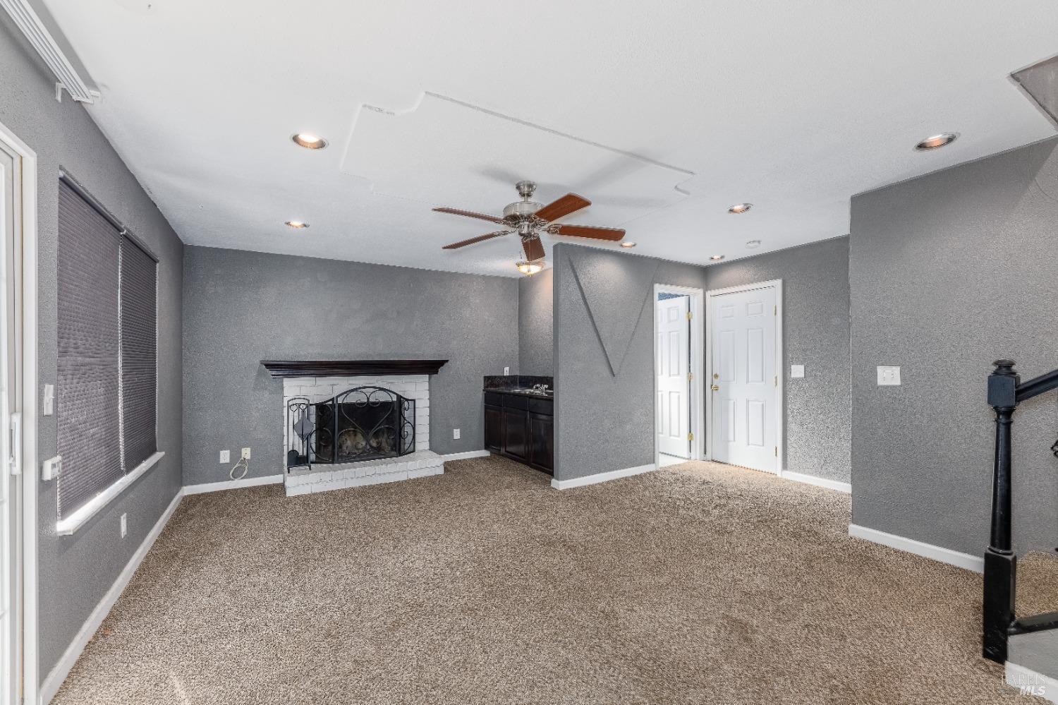 Detail Gallery Image 15 of 34 For 142 Lakehurst Dr, Vacaville,  CA 95687 - 4 Beds | 2/1 Baths