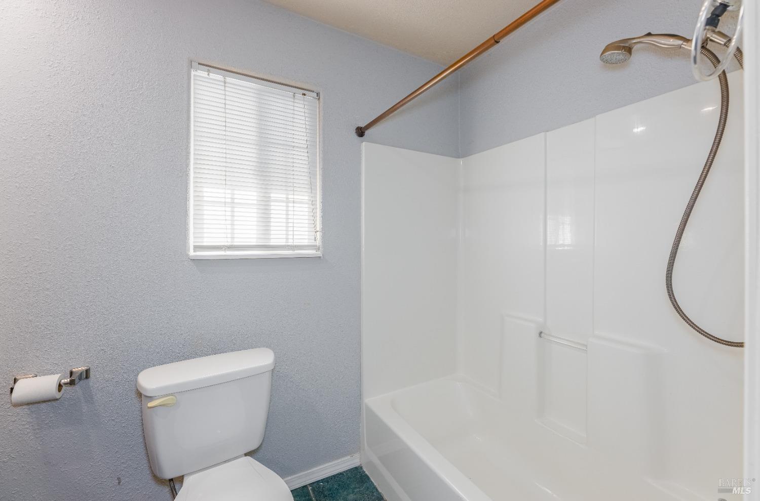 Detail Gallery Image 22 of 34 For 142 Lakehurst Dr, Vacaville,  CA 95687 - 4 Beds | 2/1 Baths