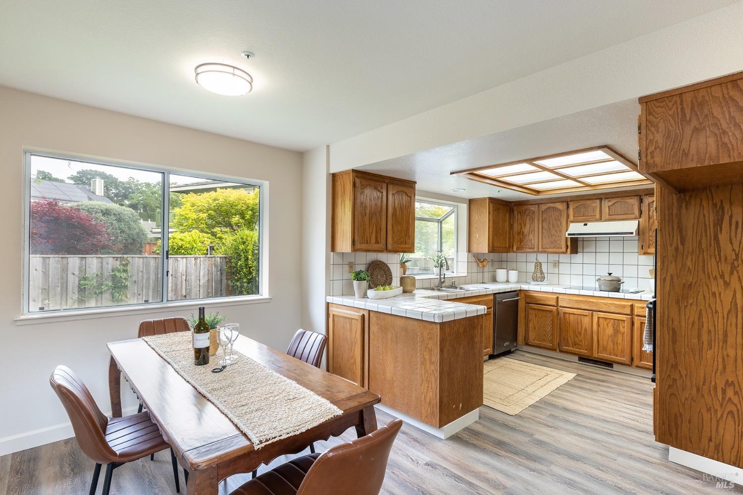 Detail Gallery Image 17 of 48 For 5 Abbey Ct, Napa,  CA 94558 - 4 Beds | 2/1 Baths