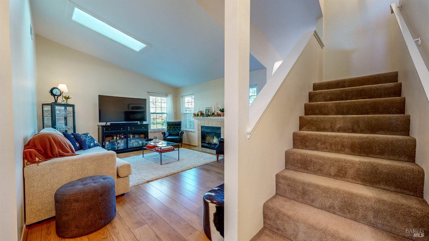 Detail Gallery Image 7 of 44 For 1678 Creekview Ct, Petaluma,  CA 94954 - 3 Beds | 2/1 Baths