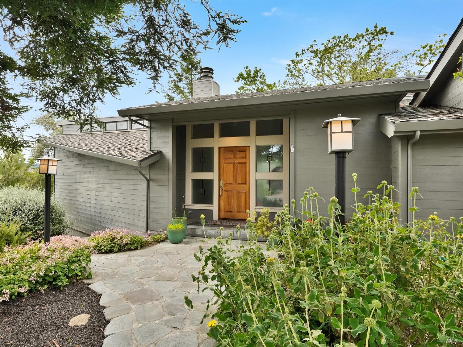 Detail Gallery Image 39 of 45 For 6 Dover Ct, Orinda,  CA 94563 - 4 Beds | 2/1 Baths