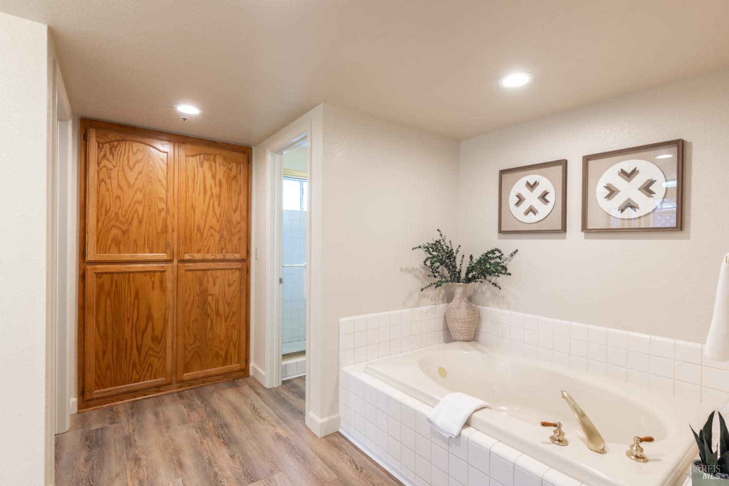 Detail Gallery Image 28 of 48 For 5 Abbey Ct, Napa,  CA 94558 - 4 Beds | 2/1 Baths