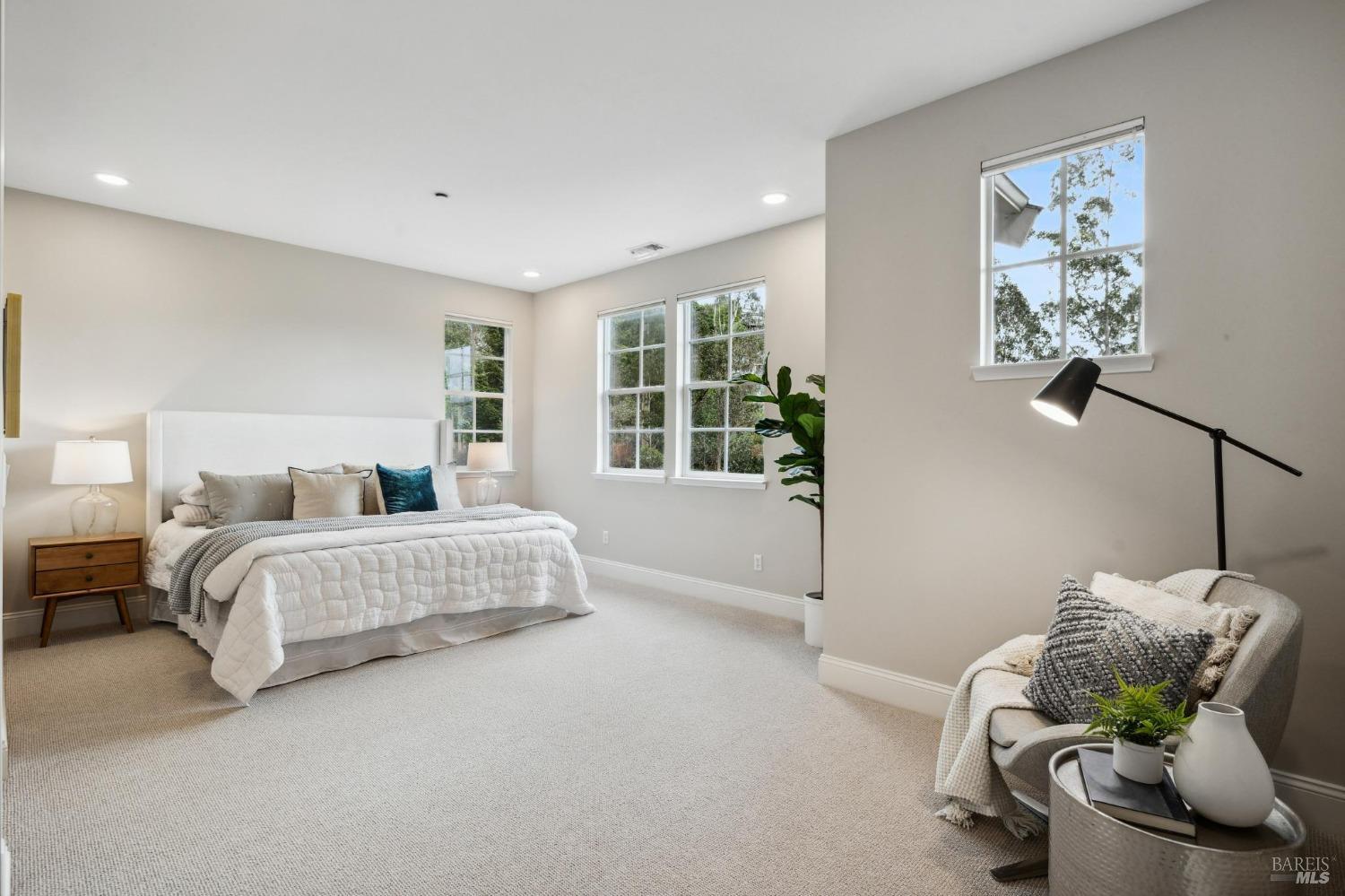 Detail Gallery Image 15 of 27 For 508 Blue Jay Way, Mill Valley,  CA 94941 - 4 Beds | 2/1 Baths