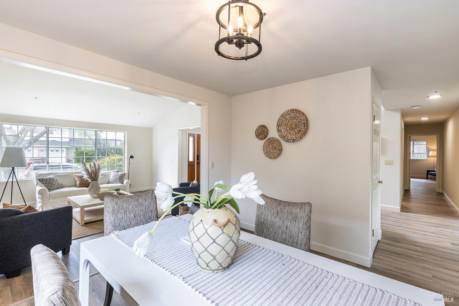Detail Gallery Image 10 of 48 For 5 Abbey Ct, Napa,  CA 94558 - 4 Beds | 2/1 Baths