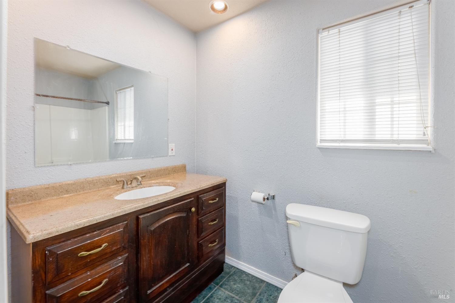 Detail Gallery Image 23 of 34 For 142 Lakehurst Dr, Vacaville,  CA 95687 - 4 Beds | 2/1 Baths
