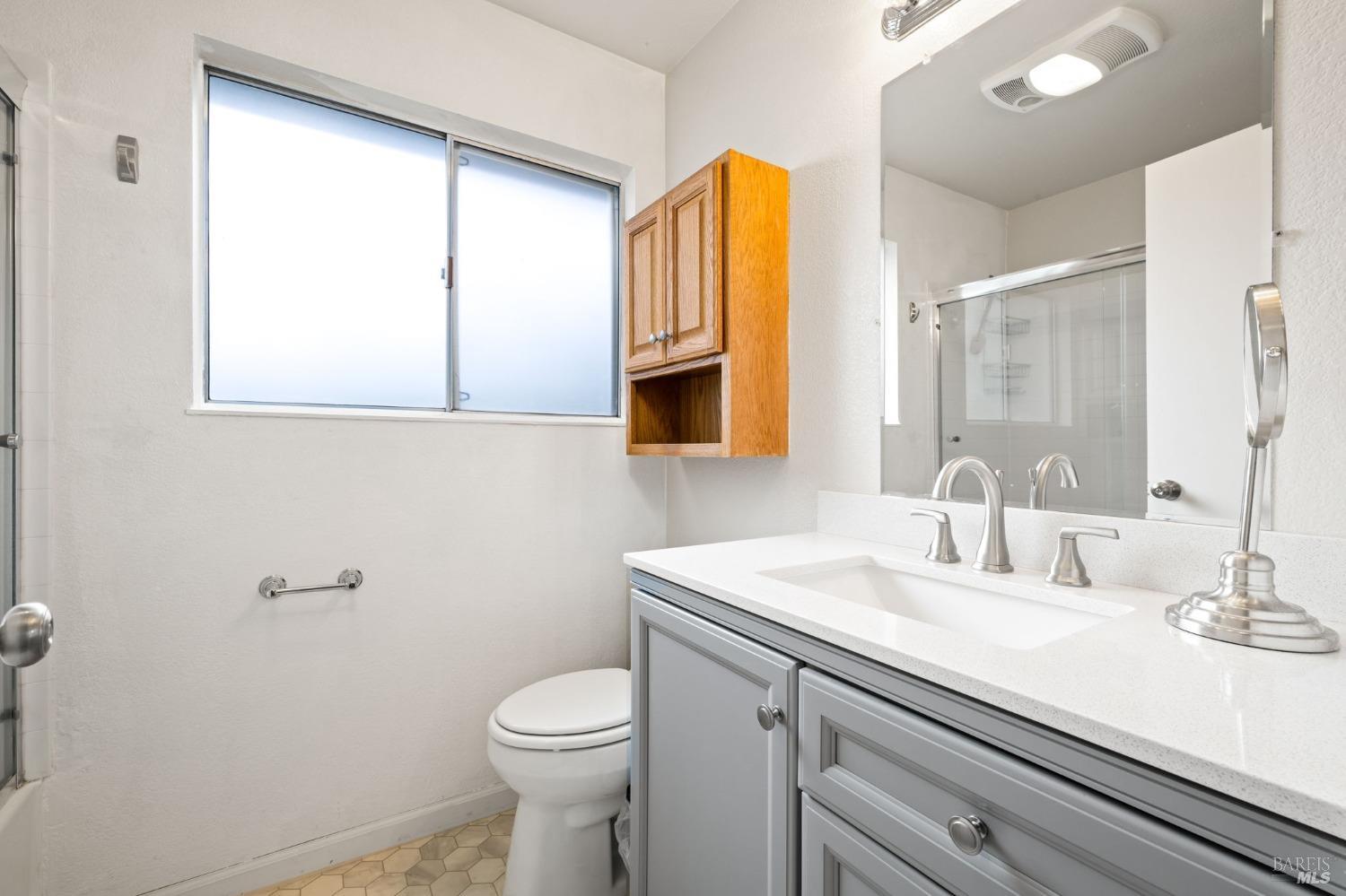 Detail Gallery Image 18 of 26 For 1720 Oldfield Way, Santa Rosa,  CA 95401 - 3 Beds | 1/1 Baths