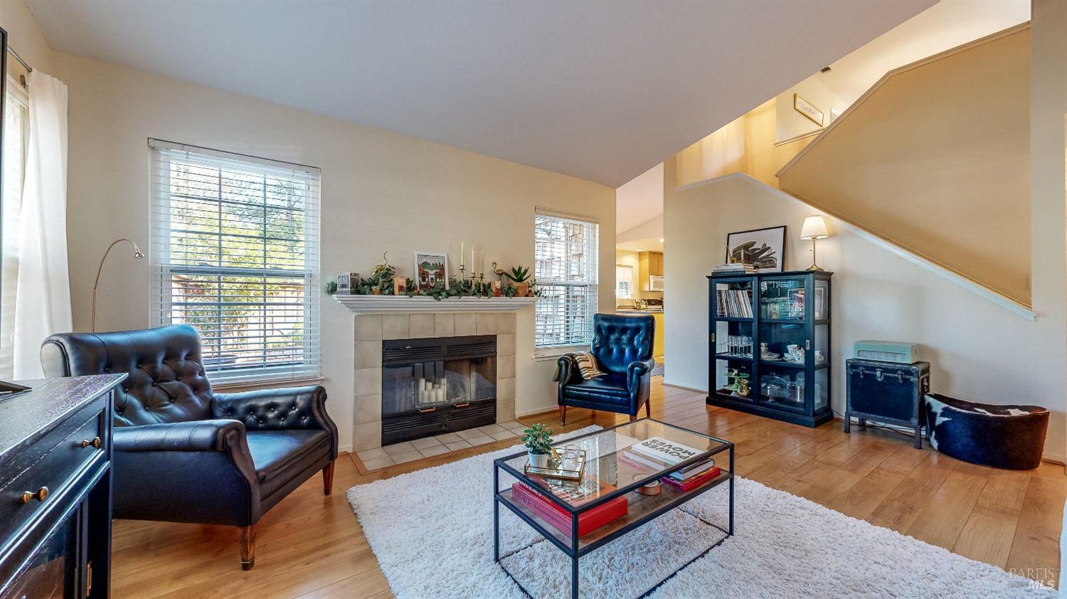 Detail Gallery Image 8 of 44 For 1678 Creekview Ct, Petaluma,  CA 94954 - 3 Beds | 2/1 Baths